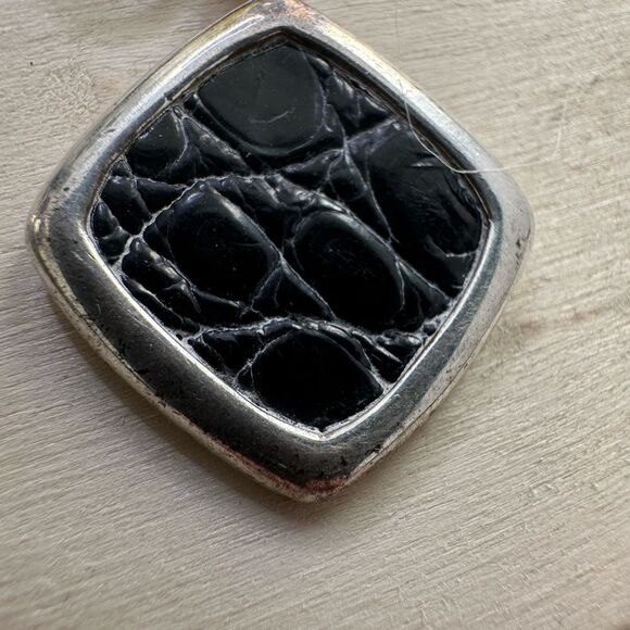 Vintage Labelle Sterling And Embossed Leather Earrings - Picture 2 of 5